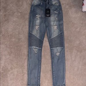 SKINNY JEANS NEVER WORN!!!!!!